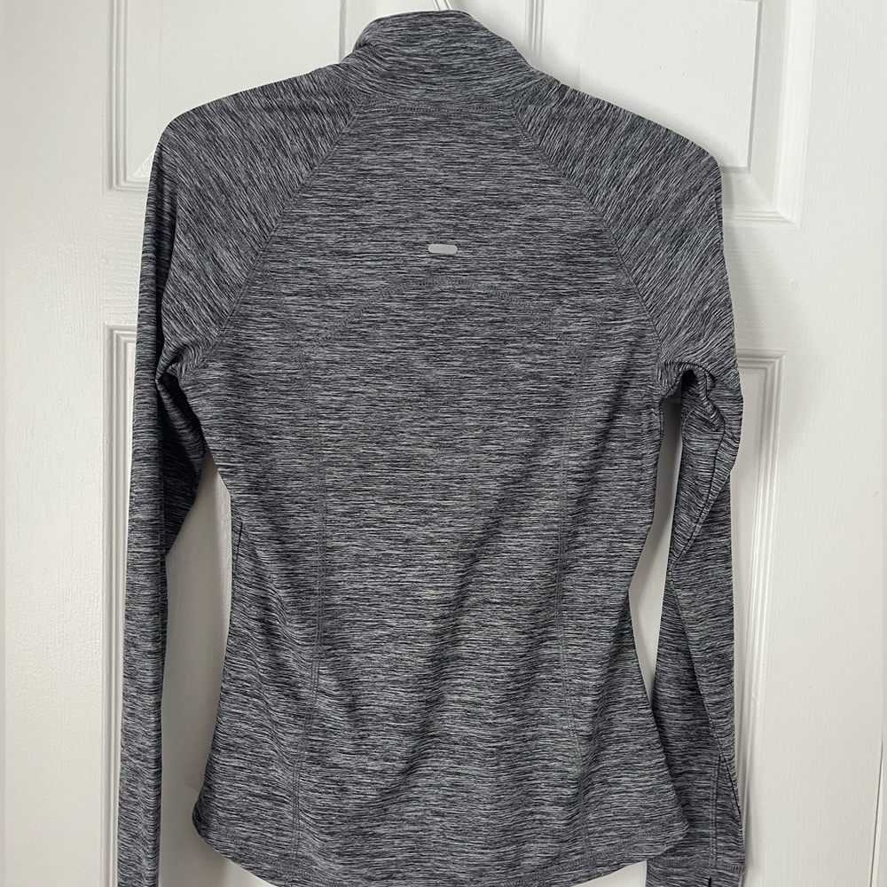 Old Navy Long Sleeve Active Top (Size XS) - Picture 7 of 8